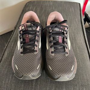 Brooks Adrenaline GTS 22